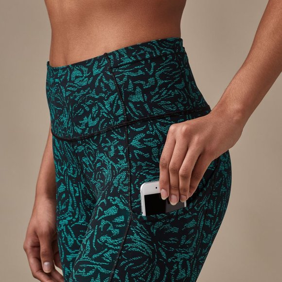 LULULEMON green fast and free 7/8 tight - Picture 2 of 12